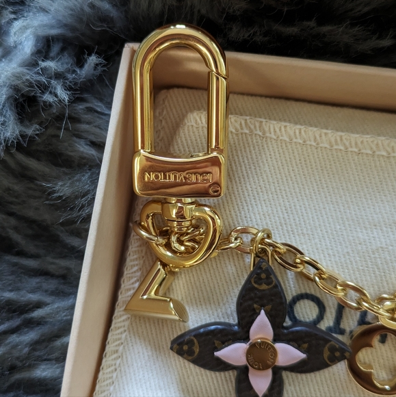 Louis Vuitton Flower Bag Charm. - Picture 10 of 13